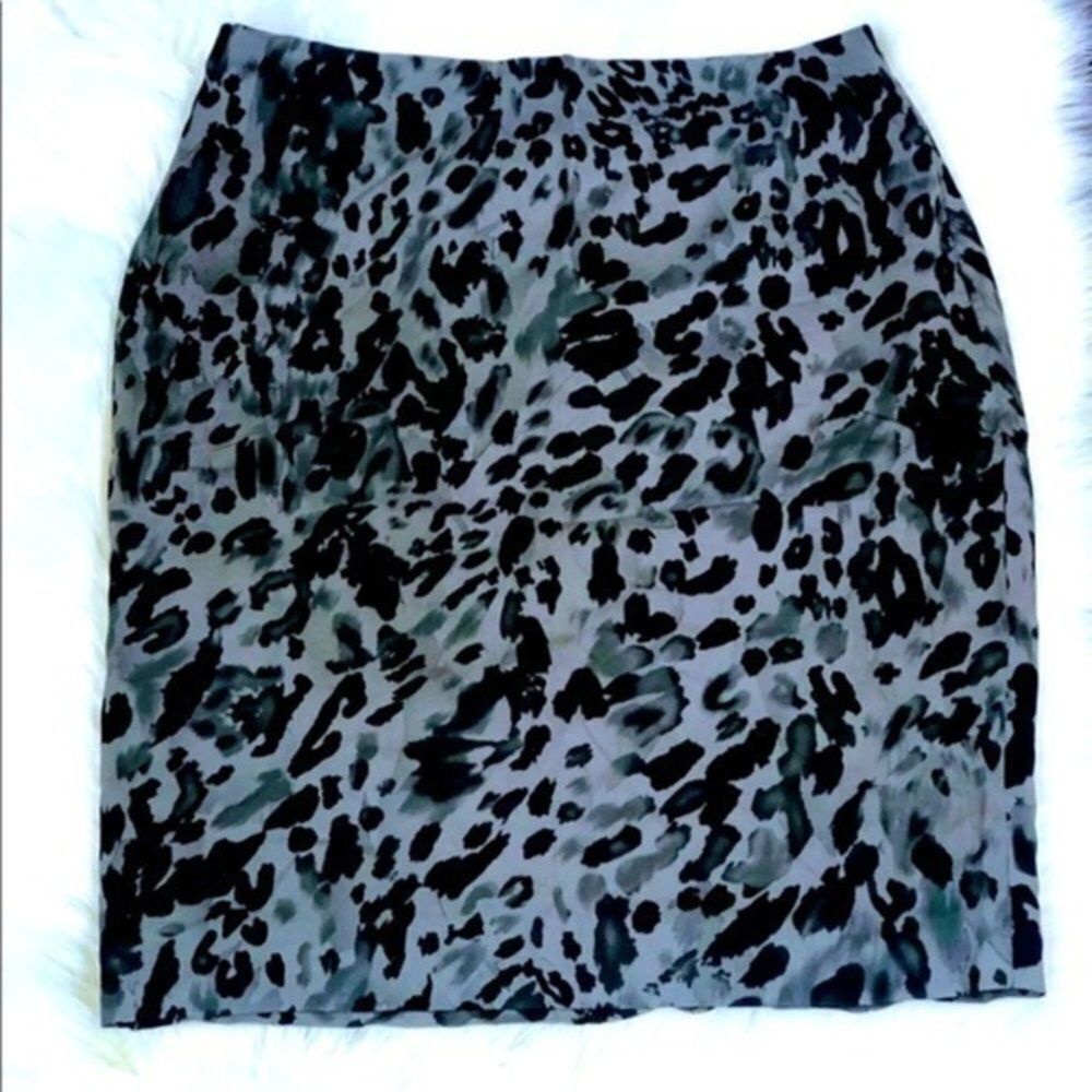 Ann Taylor Leopard Print pencil Skirt size 2